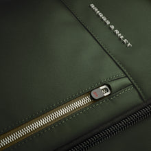 Load image into Gallery viewer, Briggs & Riley HTA Large Cargo Backpack - Hunter
Alternate angle of hooded zipper feature
Dimensions: 18.5" x 14" x 8"
Weight: 2.5 lbs.