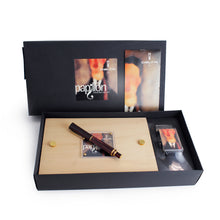 Load image into Gallery viewer, The fountain pen arranged with the presentation box and outer box.
