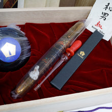 Load image into Gallery viewer, Close up to the Fountain pen with its contents: The image shows the blue ink bottle, the pen, an eyedropper for the ink, the Maki-e Artisan signature card, and a brief glimpse at the other included documents and packaging.