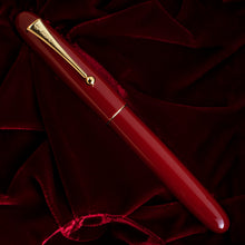 Load image into Gallery viewer, Front view of the fountain pen in the presentation box.