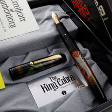 Load image into Gallery viewer, The fountain pen arranged in the presentation box
