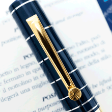 Load image into Gallery viewer, Close up to the cap clip.