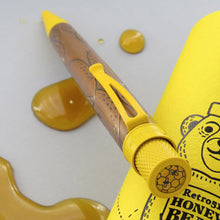 Load image into Gallery viewer, Angled top disk view of the pen