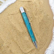 Load image into Gallery viewer, Side view of the The Retro 51 Sea Turtle Rescue Pen. It has chrome trims, and the barrel is turquoise with the texture of a turtle shell.