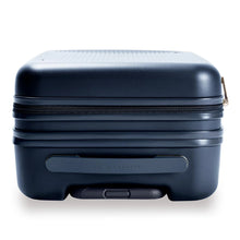 Load image into Gallery viewer, Briggs & Riley Sympatico Essential Carry-On Spinner - Navy
Image of Top View with telescoping handle retracted.
Dimensions: 22 x 14 x 9-11.25 in / 55.9 x 35.6 x 22.9-28.6 cm