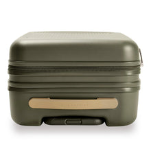 Load image into Gallery viewer, Briggs & Riley Sympatico Essential Carry-On Spinner - Olive
Top Panel View with telescoping handle shown fully retracted.
Dimensions: 22 x 14 x 9-11.25 in / 55.9 x 35.6 x 22.9-28.6 cm
