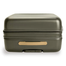 Load image into Gallery viewer, Briggs & Riley Sympatico Large Expandable Spinner - Olive
Image of Top Panel View with telescoping handle fully retracted.
Dimensions: 30 x 20 x 12-14.25 in / 76.2 x 50.8 x 30.5-36.2 cm