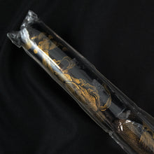 Load image into Gallery viewer, Close up to the cap.