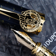 Load image into Gallery viewer, Close up to the fountain pen nib and cap.