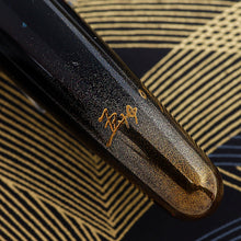 Load image into Gallery viewer, Close up to the Maki-e Master signature.