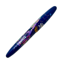 Load image into Gallery viewer, Side view of the fountain pen with the cap on.