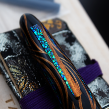 Load image into Gallery viewer, Close up to the pen's cap. It Features a design with abalone shell and gold urushi.