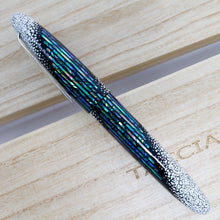 Load image into Gallery viewer, Side view of the fountain pen on top of the presentation box and lid