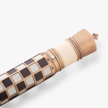 Load image into Gallery viewer, Close up to the bottom of the pen.