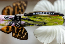 Load image into Gallery viewer, Close up to the Visconti Voyager Mariposa Malachite. The cap's clip has VISCONTI engraved on it.