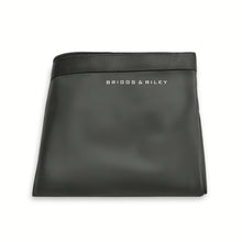 Load image into Gallery viewer, Briggs & Riley Laundry Bag - Black
Includes its own compact storage pouch shown in this image.
EXTERIOR DIMENSIONS:
24 x 15 in / 61 x 38.1 cm