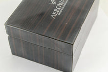 Load image into Gallery viewer, Close up to the presentation box's corner.