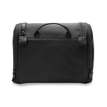 Load image into Gallery viewer, Briggs & Riley Baseline Large Toiletry Bag
Image of Back Panel View with webbed nylon handle grip
Height Width Depth Weight
US 8 in. 11 in. 4 in. 0.9 lbs.
EU 20.3 cm 27.9 cm 10.2 cm 0.4 kg