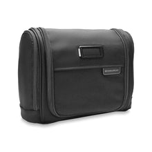 Load image into Gallery viewer, Briggs & Riley Baseline Large Toiletry Bag
Image of Front Angled View
Height Width Depth Weight
US 8 in. 11 in. 4 in. 0.9 lbs.
EU 20.3 cm 27.9 cm 10.2 cm 0.4 kg
