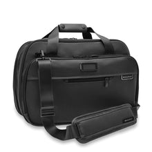 Load image into Gallery viewer, Briggs & Riley Baseline Expandable Cabin Bag - Black
Image of Front Angled View shown with matching shoulder strap
Height	   Width	     Depth	    Weight
US	11 in.	17 in.	8 in.	        3 lbs.
EU	27.9 cm	43.2 cm	20.3 cm	1.4 kg