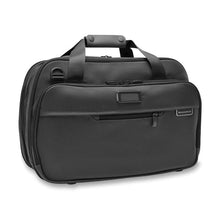 Load image into Gallery viewer, Briggs & Riley Baseline Expandable Cabin Bag - Black
Image of Front Angled View
Height	   Width	     Depth	    Weight
US	11 in.	17 in.	8 in.	        3 lbs.
EU	27.9 cm	43.2 cm	20.3 cm	1.4 kg