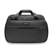 Load image into Gallery viewer, Briggs & Riley Baseline Expandable Cabin Bag - Black
Image of Front Panel View
Height	   Width	     Depth	    Weight
US	11 in.	17 in.	8 in.	        3 lbs.
EU	27.9 cm	43.2 cm	20.3 cm	1.4 kg