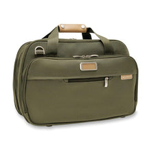 Load image into Gallery viewer, Briggs & Riley Baseline Expandable Cabin Bag - Olive
Shown in Front Angled View
Height	   Width	     Depth	    Weight
US	11 in.	17 in.	8 in.	        3 lbs.
EU	27.9 cm	43.2 cm	20.3 cm	1.4 kg