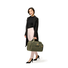 Load image into Gallery viewer, Briggs & Riley Baseline Expandable Cabin Bag - Olive
Image of Expandable Cabin Bag being carried by female model
Height	   Width	     Depth	    Weight
US	11 in.	17 in.	8 in.	        3 lbs.
EU	27.9 cm	43.2 cm	20.3 cm	1.4 kg