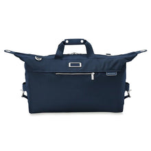 Load image into Gallery viewer, Briggs & Riley Baseline Weekender Duffle - Navy
Image of Front Panel View. Side flaps securely cinch down with clasps, to reduce items from shifting in transit
Height	    Width	    Depth	    Weight
US	15.5 in.	20 in.     9 in.	      2.5 lbs.
EU	39.4 cm	50.8 cm	22.9 cm	1.1 kg