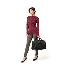 Load image into Gallery viewer, Briggs & Riley Baseline Executive Travel Duffle - Black
Image of Briggs & Riley Baseline Executive Travel Duffle in Black, shown carried by female model
Height	      Width   Depth	     Weight
US	10.5 in.	16.8 in.	8 in.	       2.5 lbs.
EU	26.7 cm	42.7 cm	20.3 cm	1.1 kg