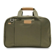 Load image into Gallery viewer, Briggs & Riley Baseline Executive Travel Duffle - Olive
Image of Back Panel View with retractable ID Tag
Height	      Width   Depth	     Weight
US	10.5 in.	16.8 in.	8 in.	       2.5 lbs.
EU	26.7 cm	42.7 cm	20.3 cm	1.1 kg