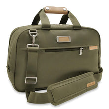Load image into Gallery viewer, Briggs & Riley Baseline Executive Travel Duffle - Olive
Image of Front Angled View with adjustable shoulder strap
Height	      Width   Depth	     Weight
US	10.5 in.	16.8 in.	8 in.	       2.5 lbs.
EU	26.7 cm	42.7 cm	20.3 cm	1.1 kg