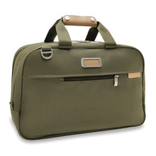 Load image into Gallery viewer, Briggs & Riley Baseline Executive Travel Duffle - Olive
Image of Front Angled View
Height	      Width   Depth	     Weight
US	10.5 in.	16.8 in.	8 in.	       2.5 lbs.
EU	26.7 cm	42.7 cm	20.3 cm	1.1 kg