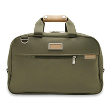 Load image into Gallery viewer, Briggs & Riley Baseline Executive Travel Duffle - Olive
Image of Front Panel View
Height	      Width   Depth	     Weight
US	10.5 in.	16.8 in.	8 in.	       2.5 lbs.
EU	26.7 cm	42.7 cm	20.3 cm	1.1 kg