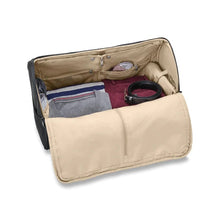 Load image into Gallery viewer, Briggs & Riley Baseline Garment Bag Duffle - Black
Image of Interior packing space in main compartment
Height	Width	Depth	Weight
US	12.5 in.	22 in.	9 in.	4.2 lbs.
EU	31.8 cm	55.9 cm	22.9 cm	2 kg