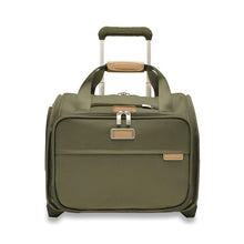 Load image into Gallery viewer, Briggs & Riley Baseline 2-Wheel Cabin Bag - Olive
Image of Front Panel View
Height	   Width	     Depth	     Weight
US	13.5 in.	15.5 in.	9.5 in.	6.5 lbs.
EU	34.3 cm	39.4 cm	24.1 cm	3 kg