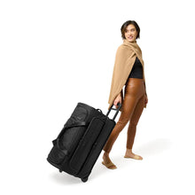 Load image into Gallery viewer, Briggs & Riley Baseline Medium 2-Wheel Duffle - Black
Image of female model wheeling this duffle
Height Width Depth Weight
US 27 in. 14 in. 16.5 in. 10.3 lbs.
EU 68.6 cm 35.6 cm 41.9 cm 4.7 kg
