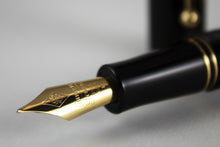 Load image into Gallery viewer, Conway Stewart Maki-e Soka Monyo (Floral Design) Limited Edition Fountain Pen