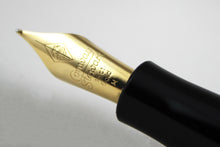 Load image into Gallery viewer, Conway Stewart Maki-e Soka Monyo (Floral Design) Limited Edition Fountain Pen