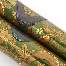 Load image into Gallery viewer, Danitrio GK-1028 Genkai "Shunju Soka" Flowers in Spring & Autumn Fountain Pen Close Up