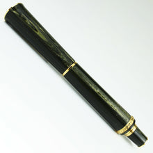 Load image into Gallery viewer, Delta Limited Edition Celluloid Papilon Emerald Green Fountain Pen - #11/100 (M Nib)