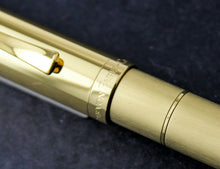 Load image into Gallery viewer, Graf von Faber Castell Anello Gold Fountain Pen - M (Floor Model)