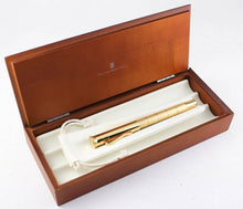 Load image into Gallery viewer, Graf von Faber Castell Anello Gold Fountain Pen - M (Floor Model)