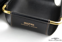 Load image into Gallery viewer, Close up to the Goldpfeil logo on the side panel of the memo holder.