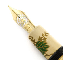 Load image into Gallery viewer, DANITRIO Hyotan "Phoenix" Maki-e Fountain Pen (N-1102)