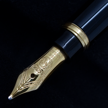 Load image into Gallery viewer, Montblanc Meisterstuck Chevron Solitaire 1149 Solid Gold Fountain Pen - Mozart Size