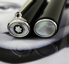 Load image into Gallery viewer, Close up to the top of the cap an the bottom of the pen.