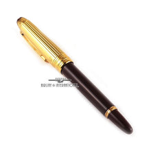 Load image into Gallery viewer, Side view of the fountain pen with the cap on.