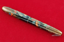 Load image into Gallery viewer, Namiki Yukari Royale Tabane-noshi Maki-e Fountain Pen Capped