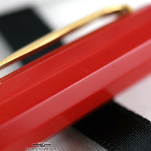 Load image into Gallery viewer, Close up to the side of the pen cap.